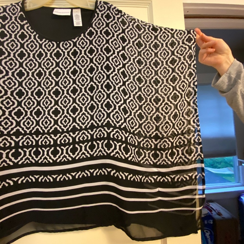 Flowy top - Picture 2 of 3